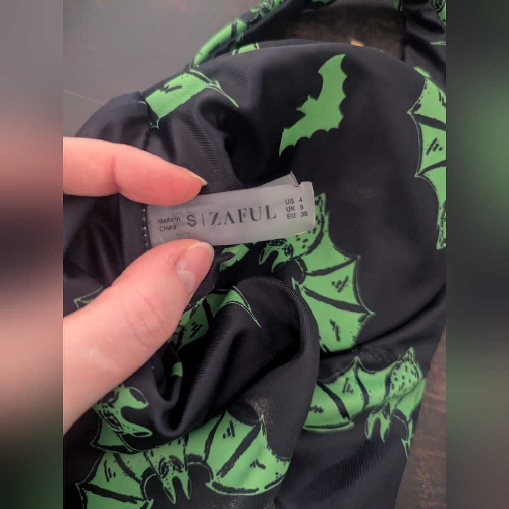 Bat Top 🦇💚 - Picture 2 of 2
